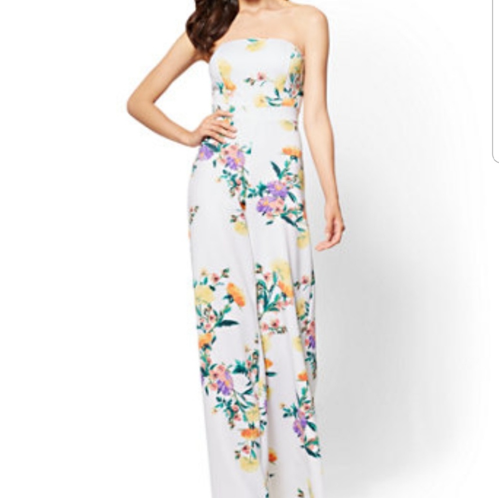 New York & Company jumpsuit white w/flowers xs